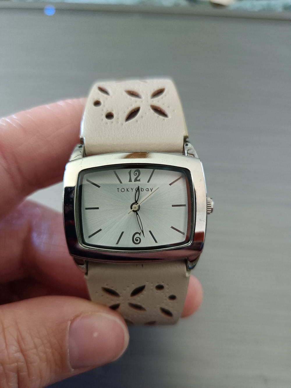 TOKYObay Women's Beige Leather Strap Watch with Silver Case